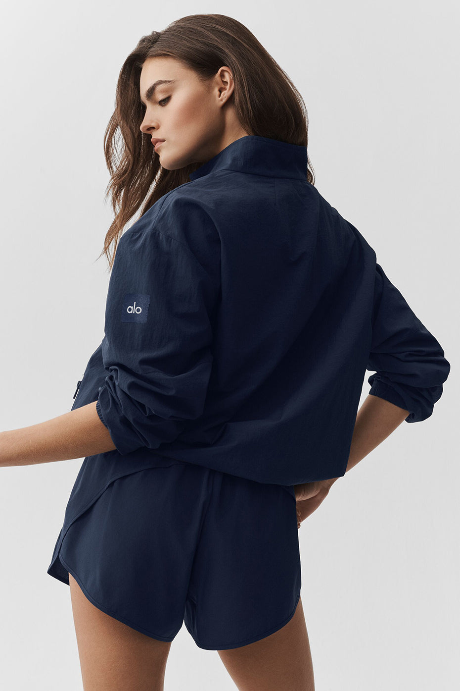 Alo Yoga Light Weight Takeaway Track Pullover - Navy - imagen 3