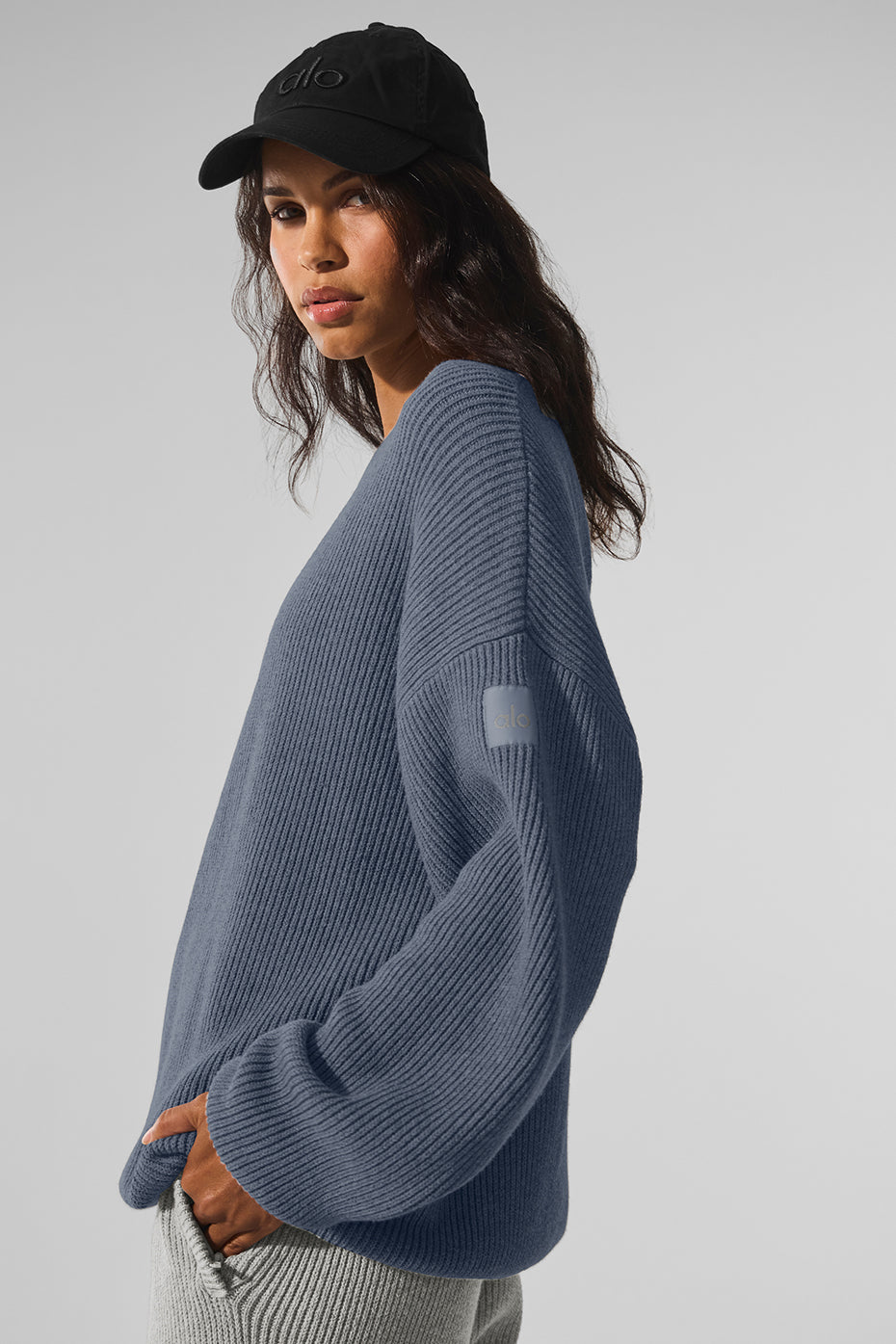 Alo Yoga Domain Rib Knit Crew Sweater - Bluestone - imagen 3