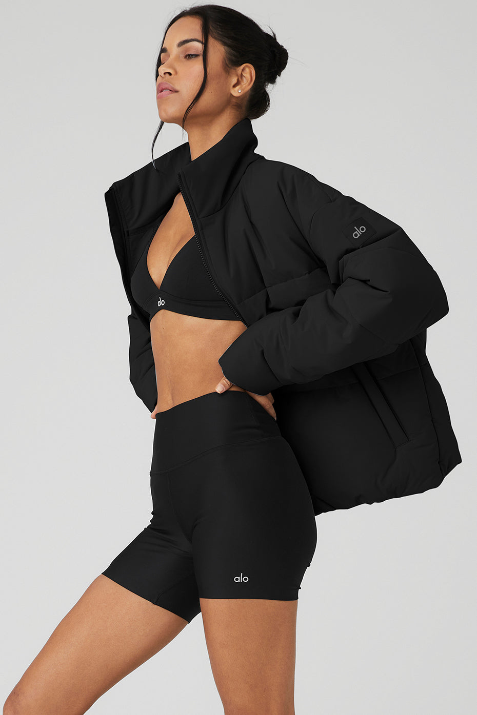 Alo Yoga Stretch Woven Street Puffer - Black - imagen 3