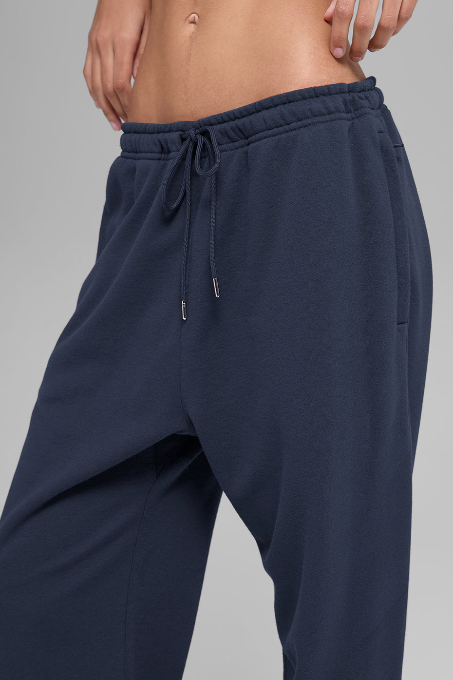 Alo Yoga Chill Sweatpant - Navy - imagen 4