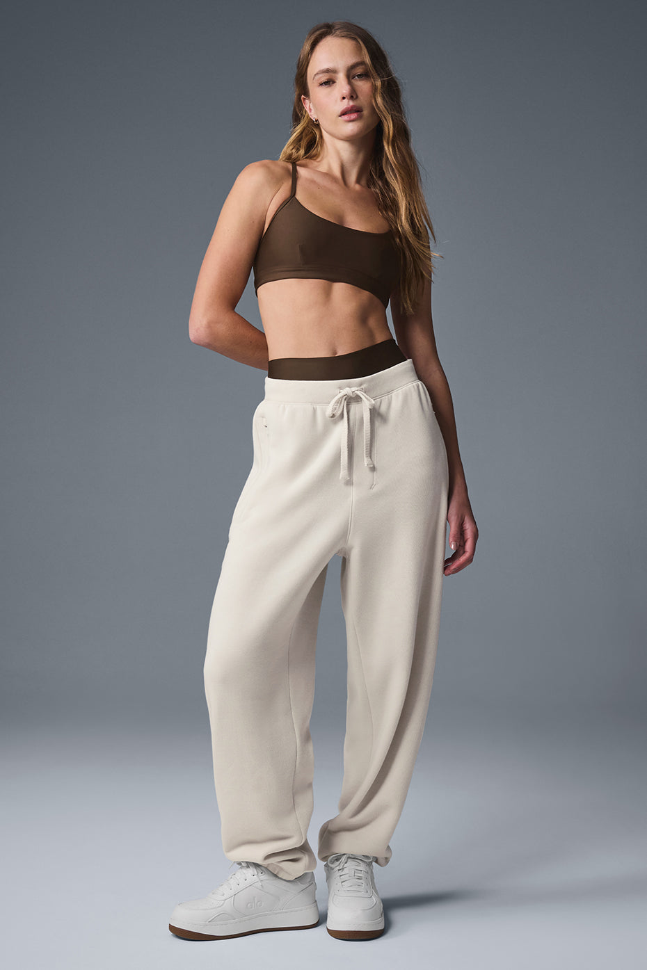 Alo Yoga Triumph Restore Sweatpant - Bone - imagen 4