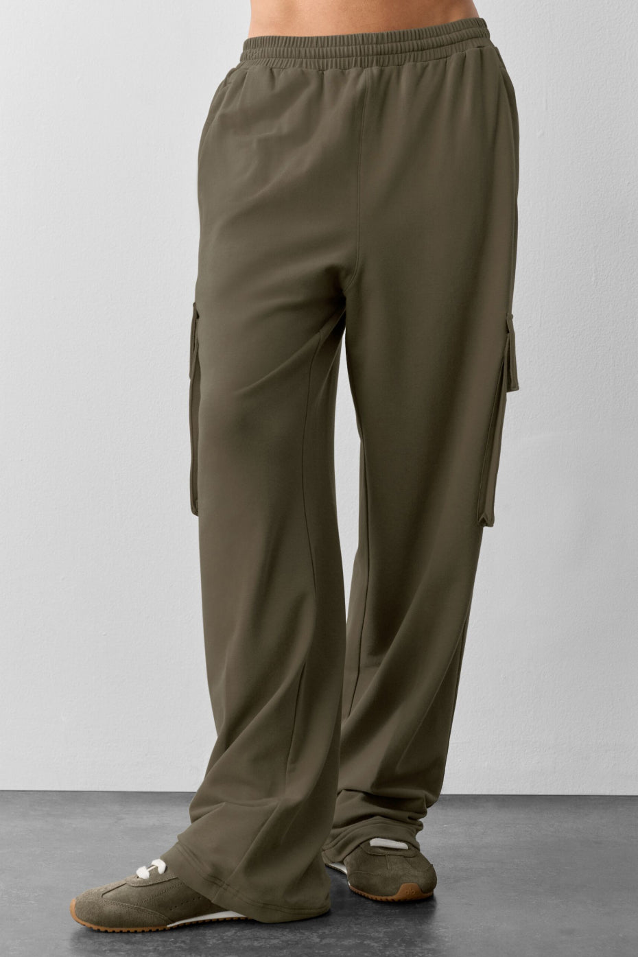 Alo Yoga Double Take Cargo Pant - Olive Tree - imagen 2
