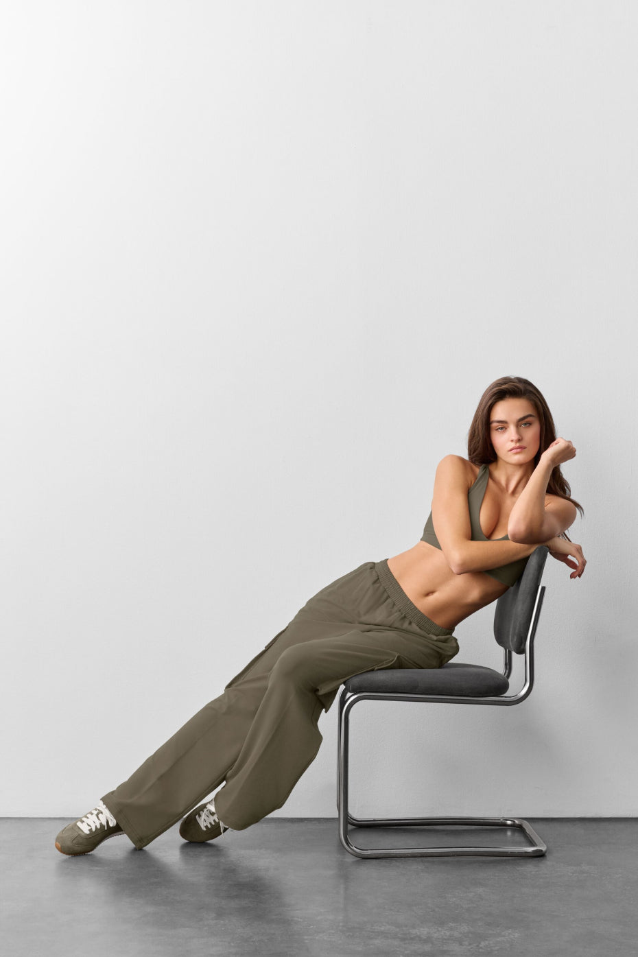 Alo Yoga Double Take Cargo Pant - Olive Tree - imagen 5