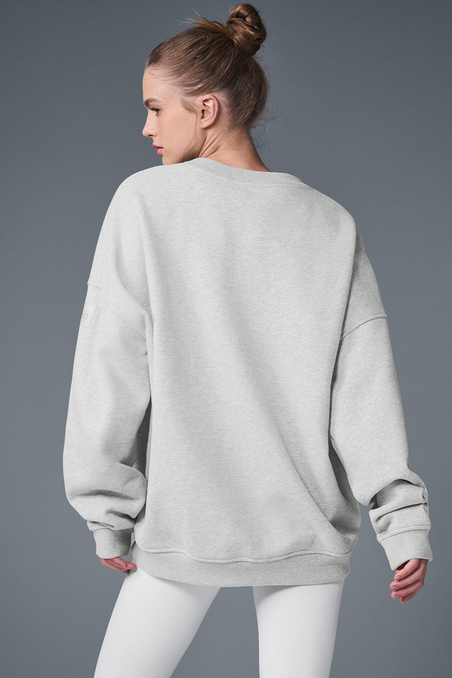 Alo Yoga Renown Heavy Weight Crew Neck Pullover - Athletic Heather Grey - imagen 2