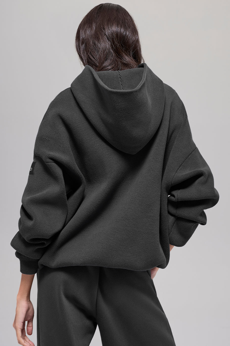 Alo Yoga Scholar Hooded Sweater - Anthracite - imagen 3