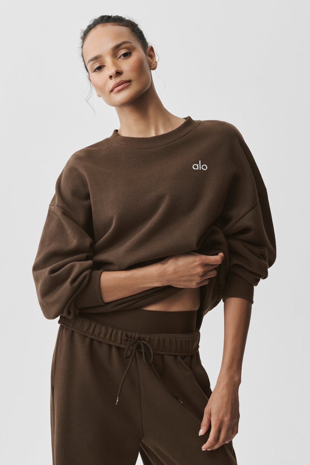 Alo Yoga Accolade Crew Neck Pullover - Espresso - imagen 3