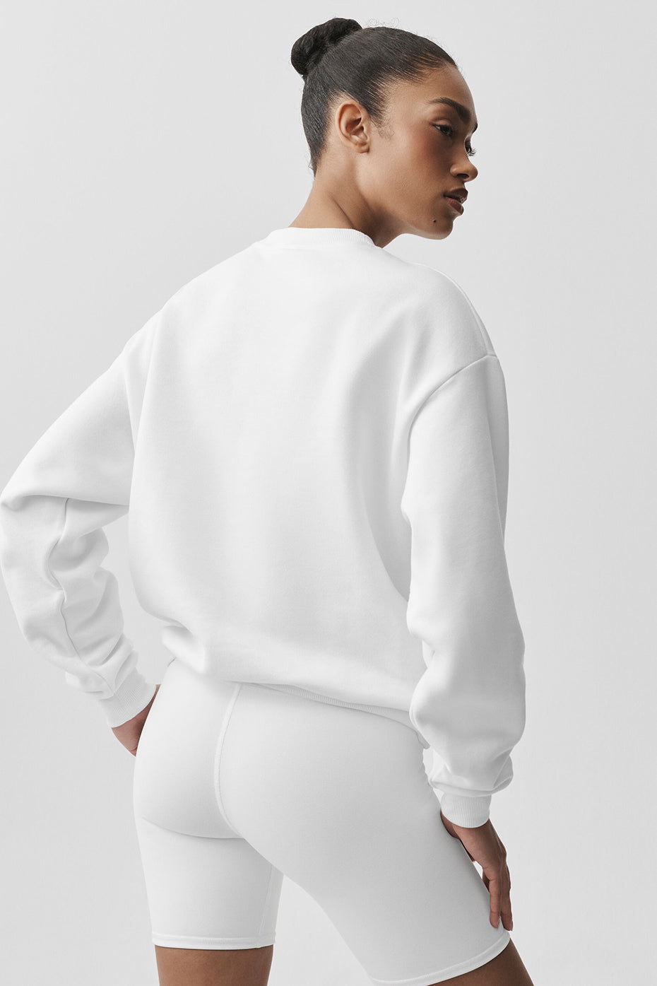 Alo Yoga Accolade Crew Neck Pullover - White - imagen 2
