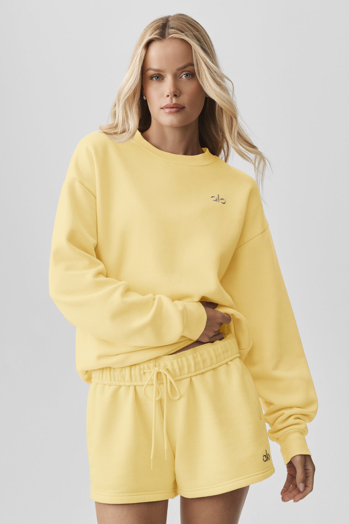 Alo Yoga Accolade Crew Neck Pullover - Warm Butter - imagen 3