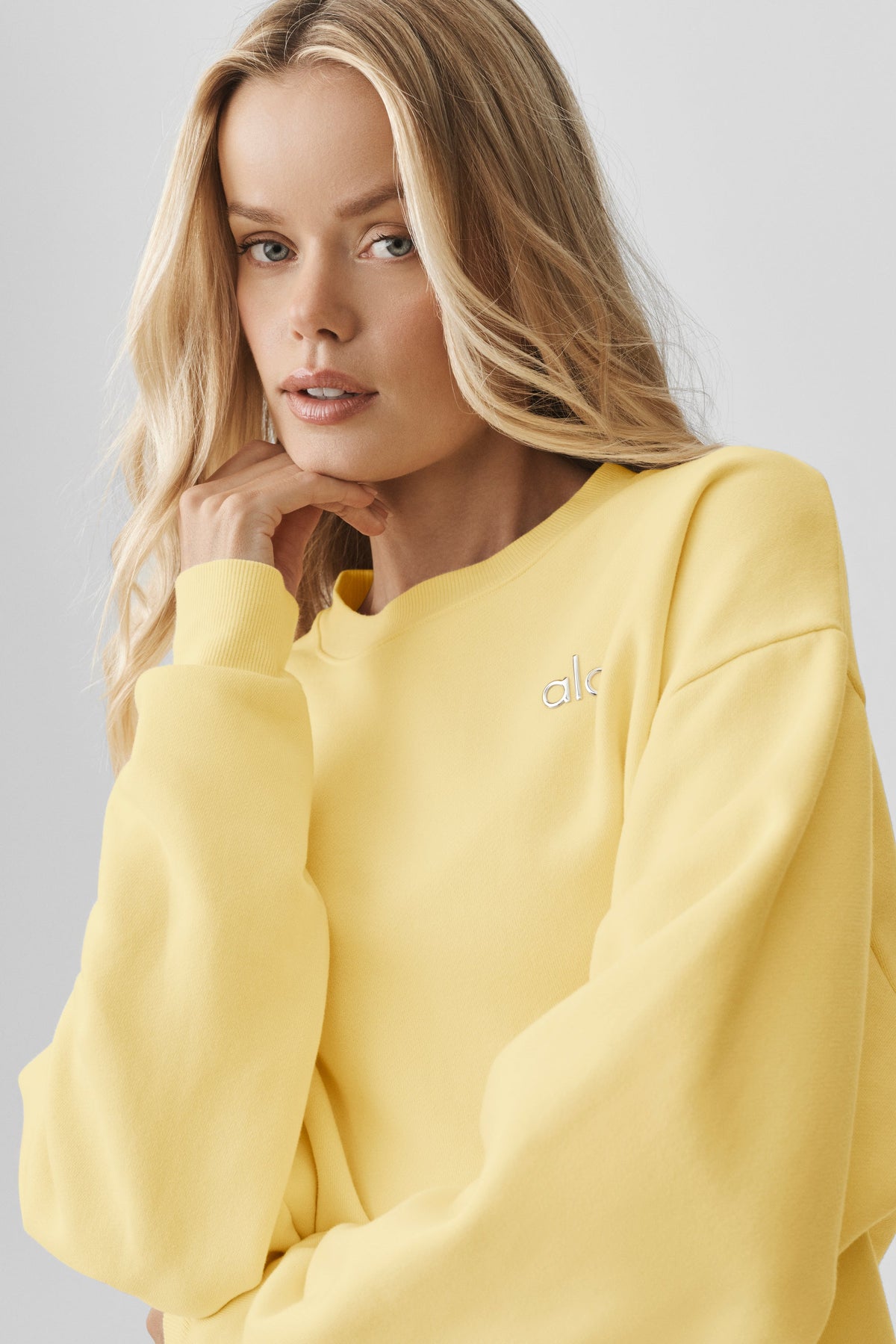 Alo Yoga Accolade Crew Neck Pullover - Warm Butter - imagen 2