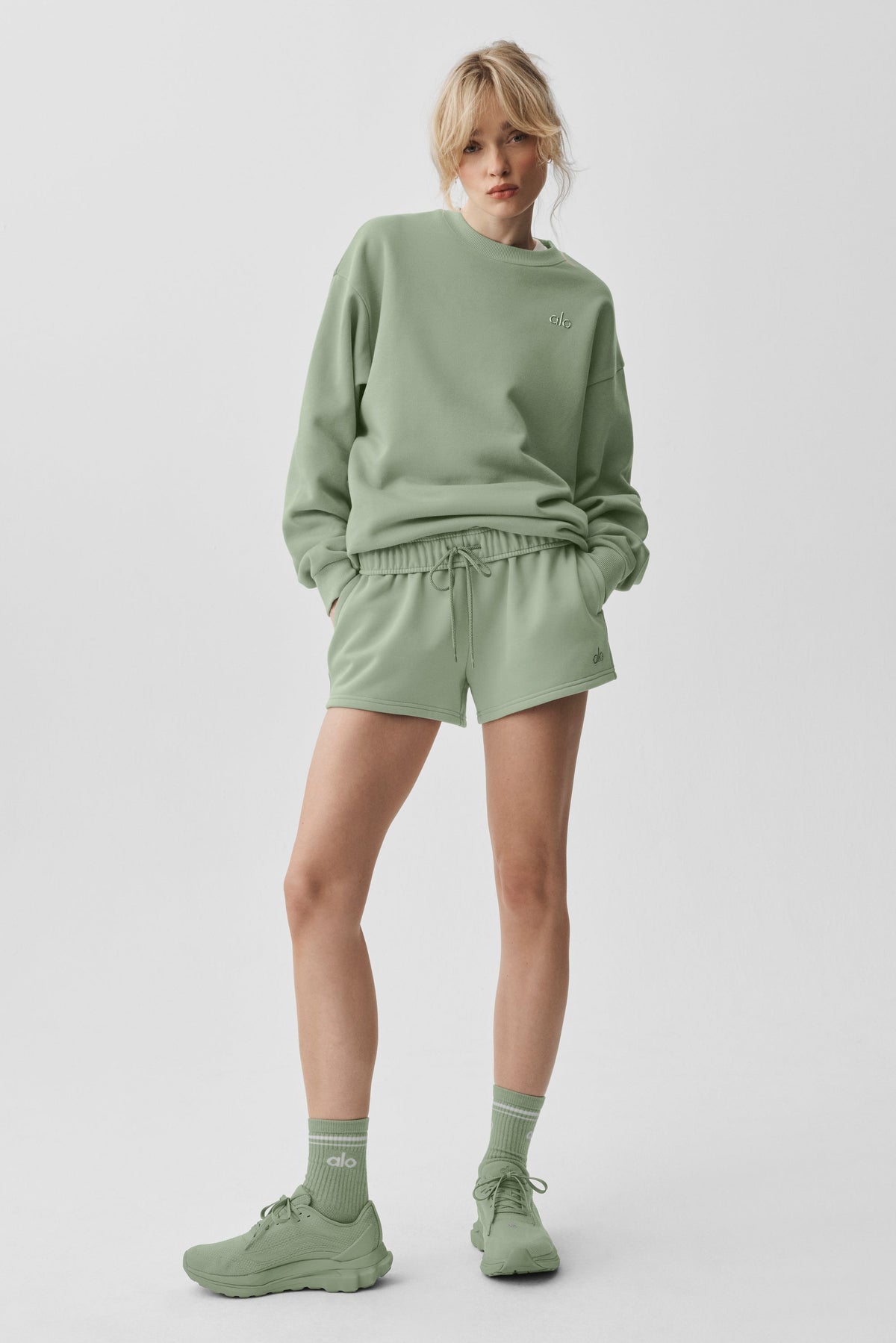Alo Yoga Accolade Crew Neck Pullover - Dune Grass - imagen 5