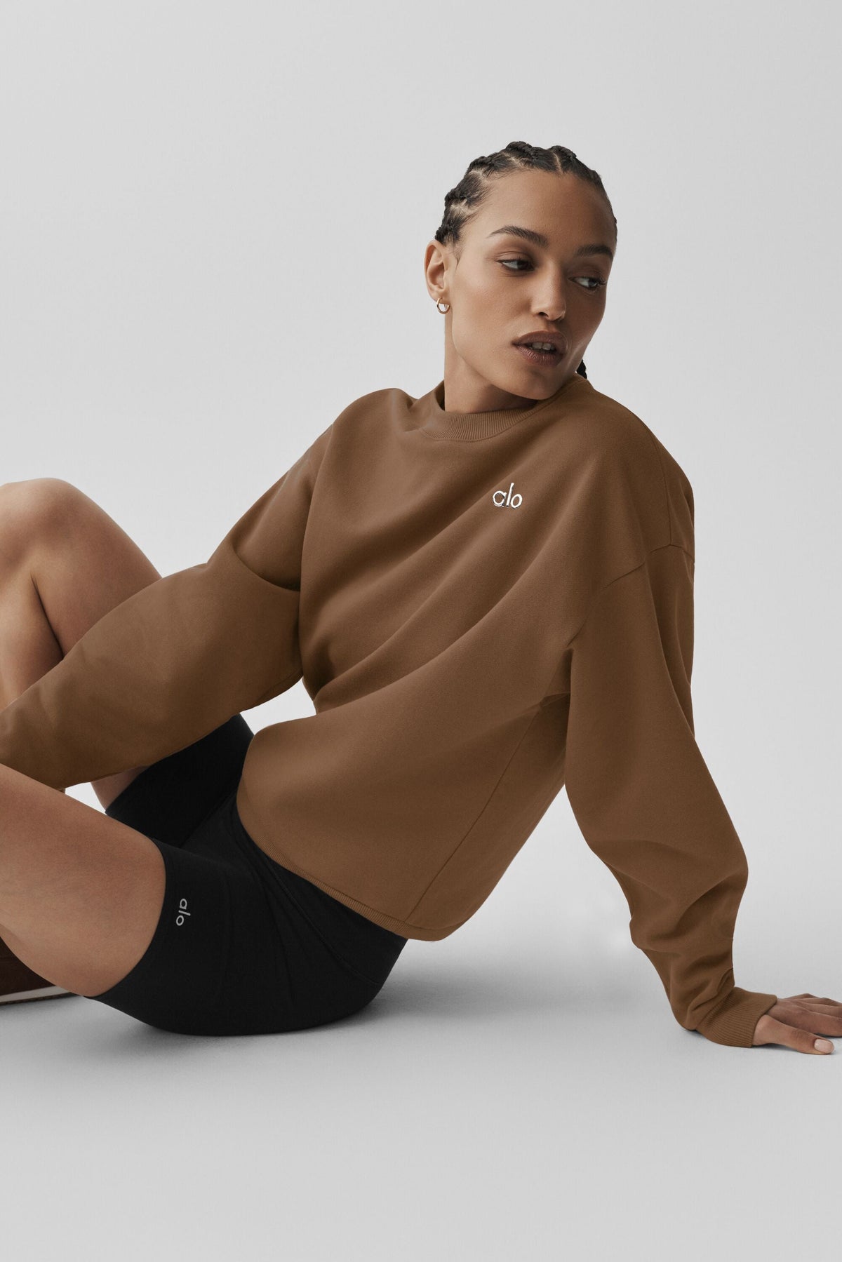 Alo Yoga Accolade Crew Neck Pullover - Sun Kissed Brown - imagen 4