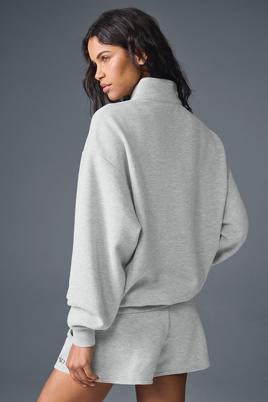 Alo Yoga Accolade 1/4 Zip Pullover - Athletic Heather Grey - imagen 4