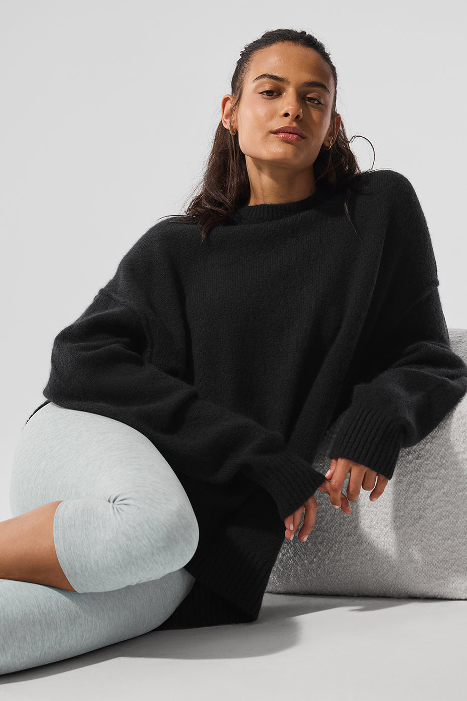 Alo Yoga Unisex Wool Cashmere New Class Crewneck Sweater - Black - imagen 5