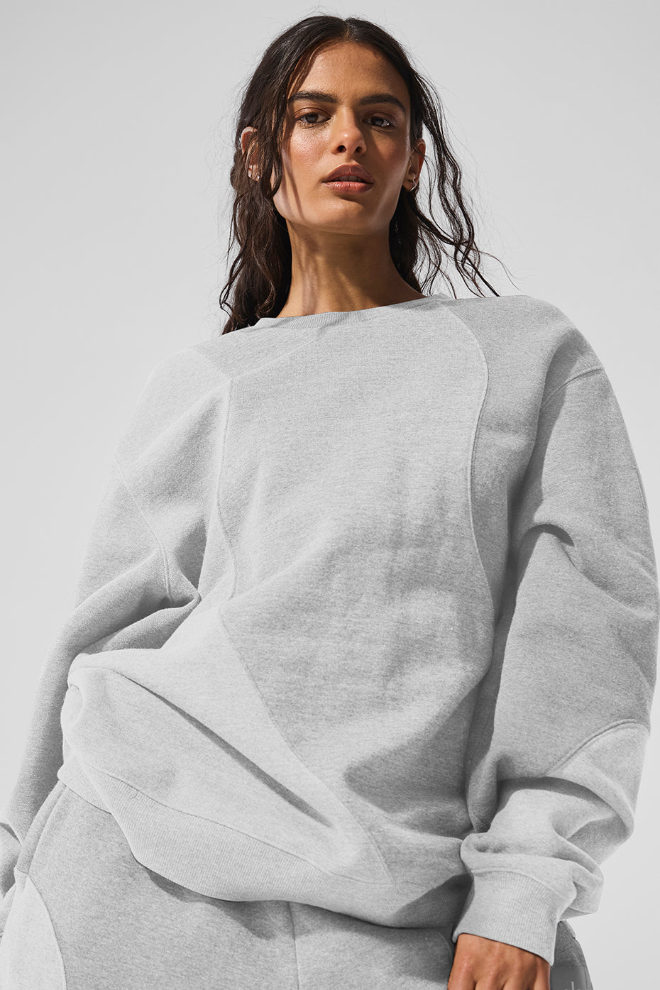 Alo Yoga Make Waves Crew Neck Pullover - Athletic Heather Grey Tonal - imagen 4