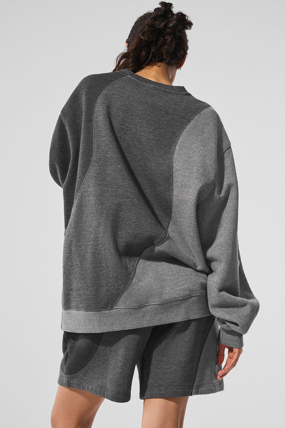 Alo Yoga Make Waves Crew Neck Pullover - Dark Heather Grey Tonal - imagen 2