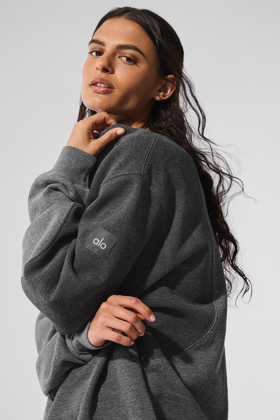 Alo Yoga Make Waves Crew Neck Pullover - Dark Heather Grey Tonal - imagen 3