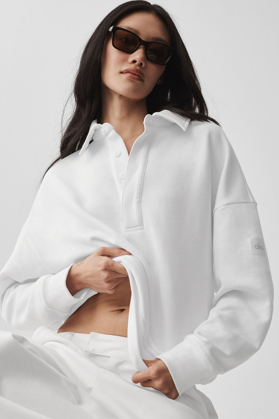 Alo Yoga Take It Easy Long Sleeve Henley Pullover - White - imagen 3
