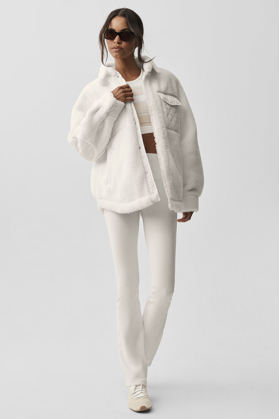 Alo Yoga Sherpa Edge Shacket - Ivory - imagen 4
