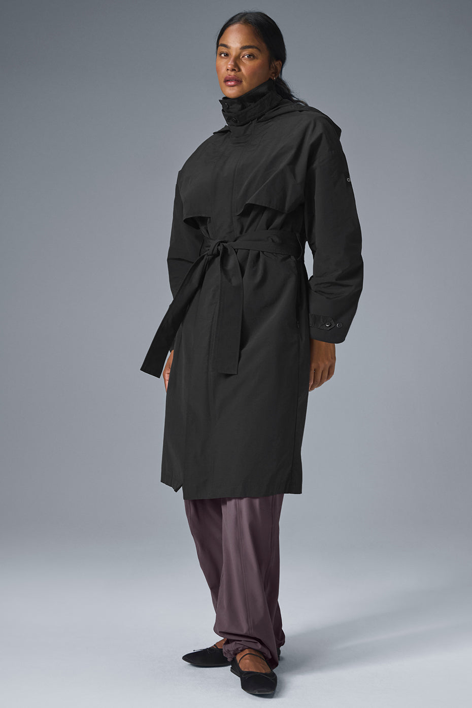 Alo Yoga Crinkle On The Move Trench - Black - imagen 3
