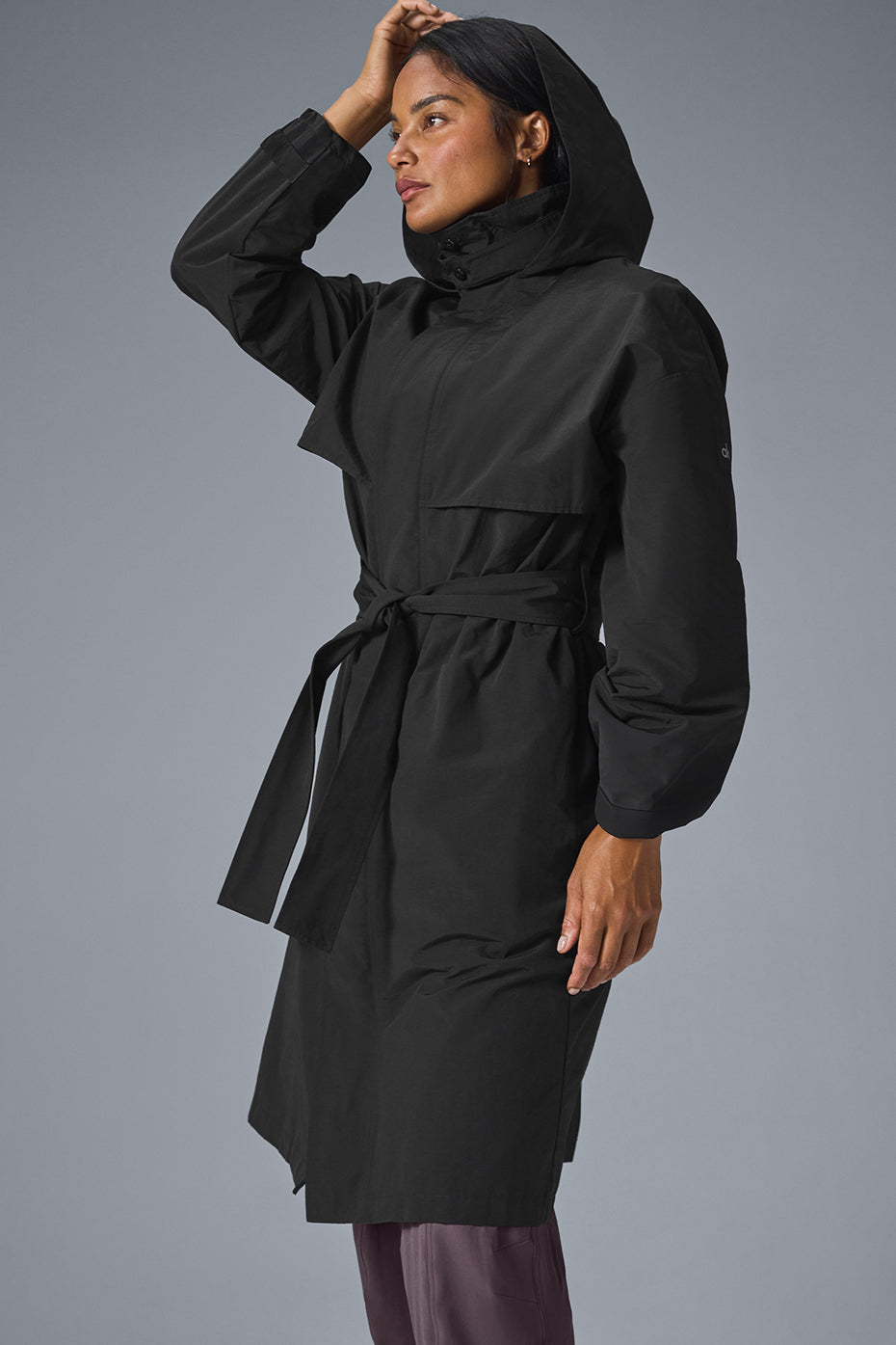 Alo Yoga Crinkle On The Move Trench - Black - imagen 5