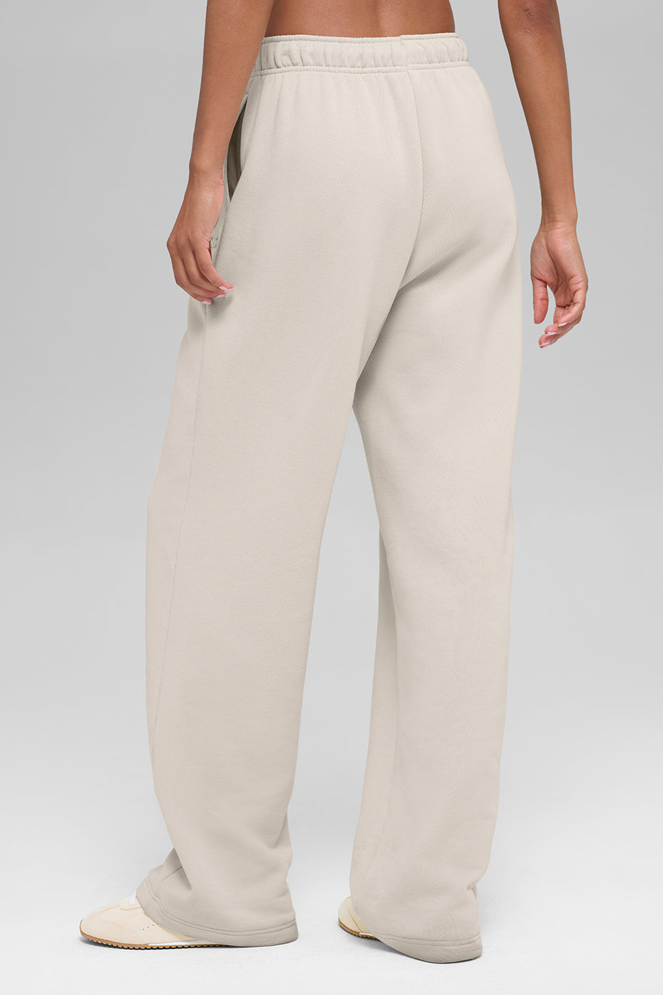 Alo Yoga Accolade Straight Leg Sweatpant - Bone - imagen 4