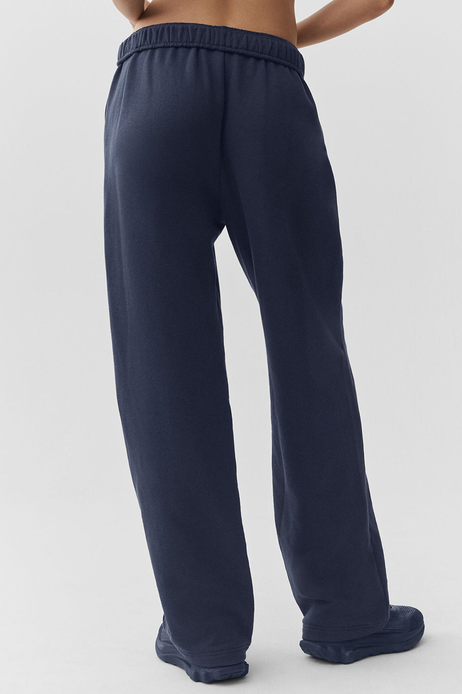 Alo Yoga Accolade Straight Leg Sweatpant - Navy - imagen 4