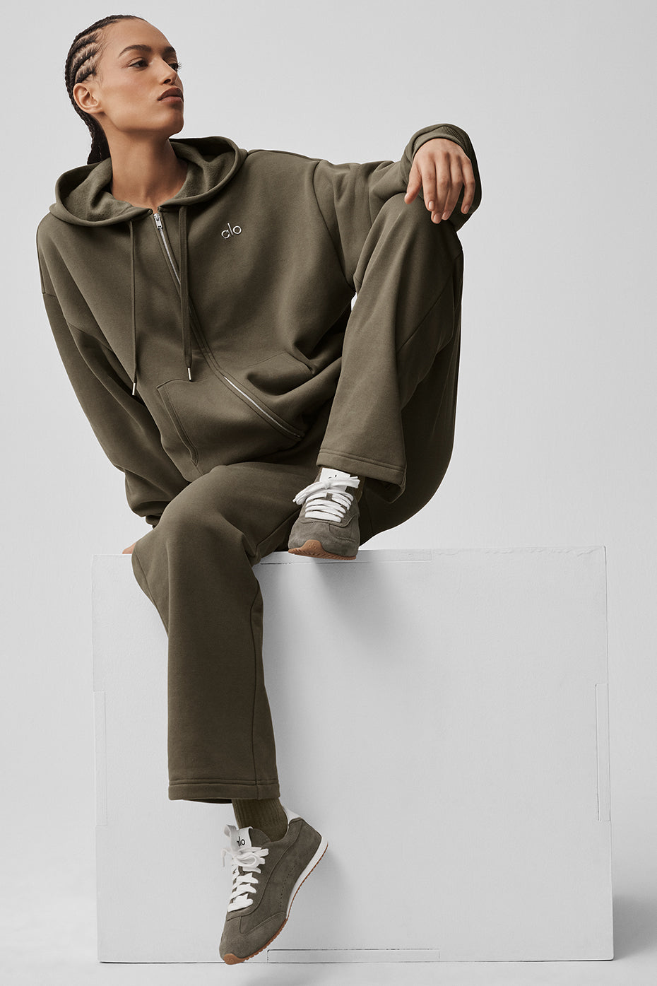Alo Yoga Accolade Straight Leg Sweatpant - Olive Tree - imagen 5