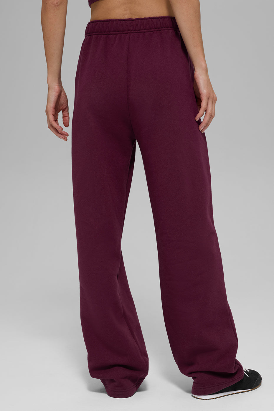 Alo Yoga Accolade Straight Leg Sweatpant - Burgundy - imagen 3