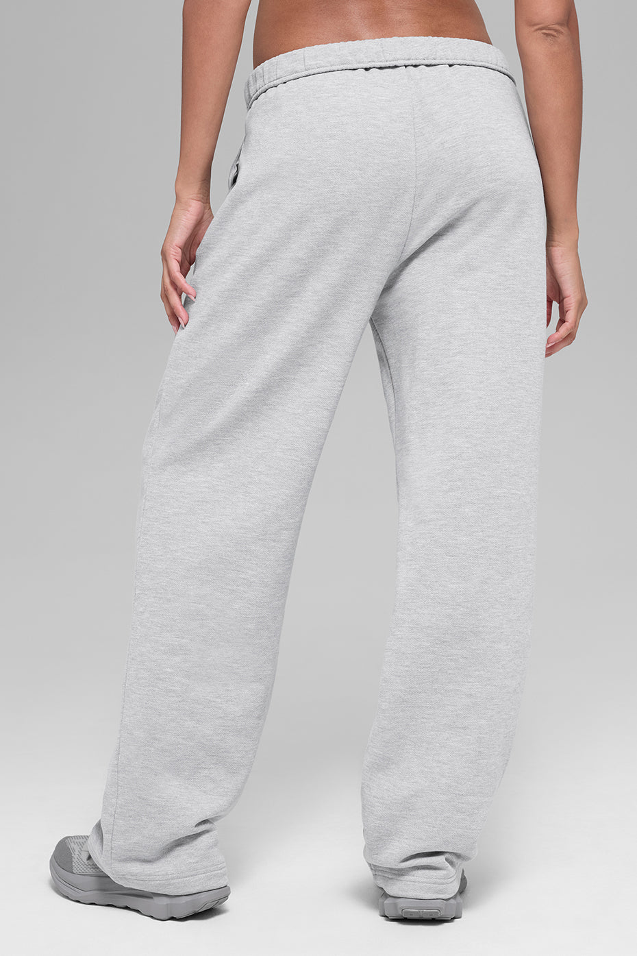 Alo Yoga Accolade Straight Leg Sweatpant - Athletic Heather Grey - imagen 4