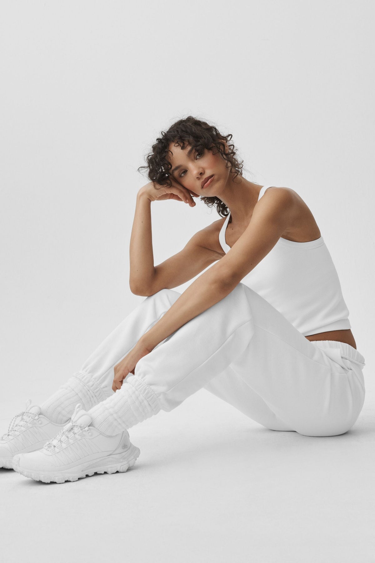 Alo Yoga Accolade Sweatpant - White - imagen 5
