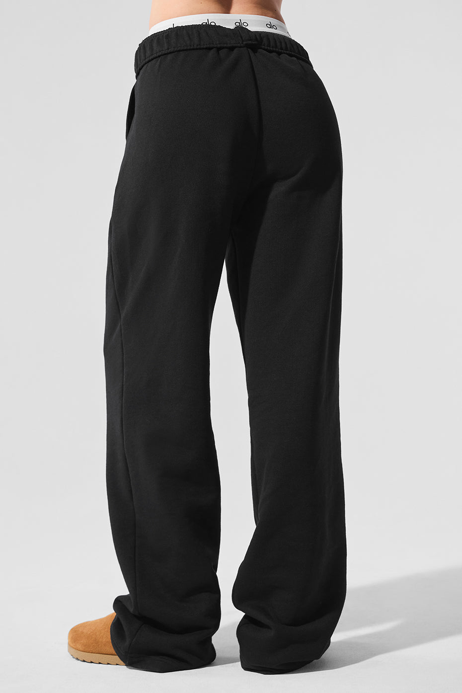 Alo Yoga Accolade Straight Leg Sweatpant - Black - imagen 3