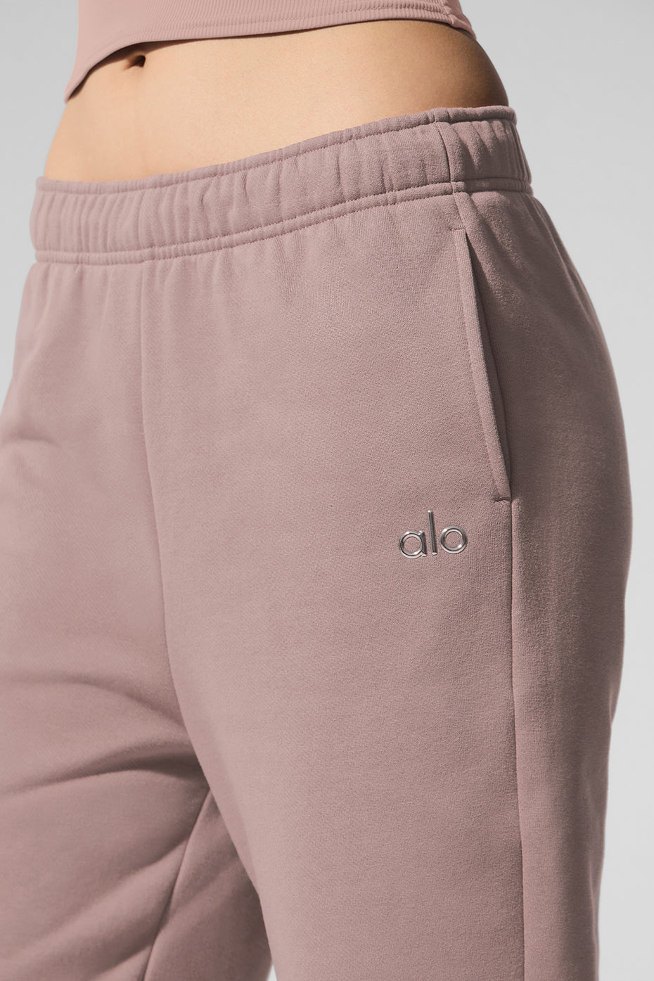 Alo Yoga Accolade Sweatpant - Taupe - imagen 4