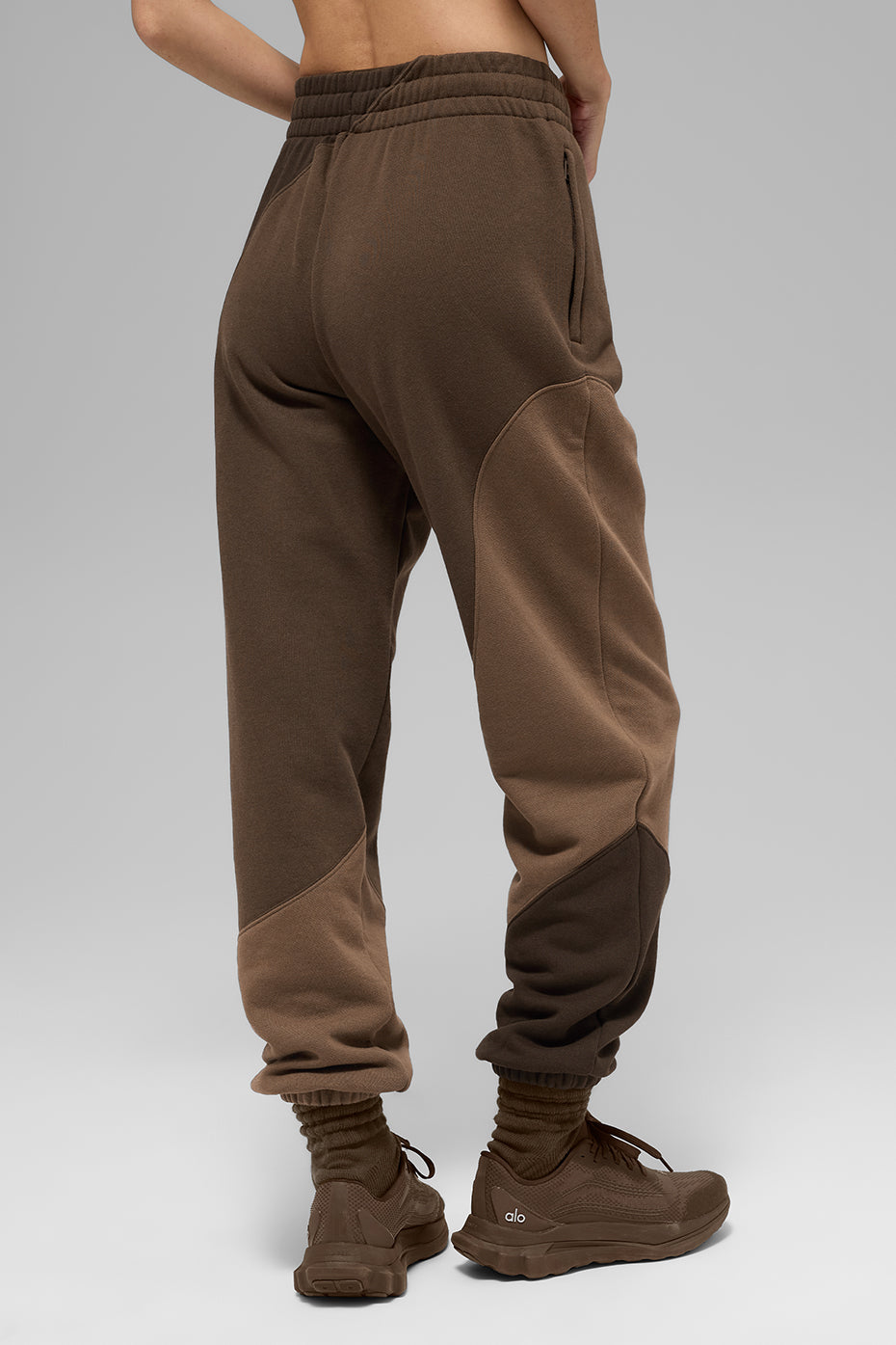 Alo Yoga Make Waves Sweatpant - Espresso Tonal - imagen 2