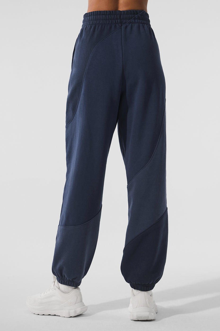 Alo Yoga Make Waves Sweatpant - Navy Tonal - imagen 2