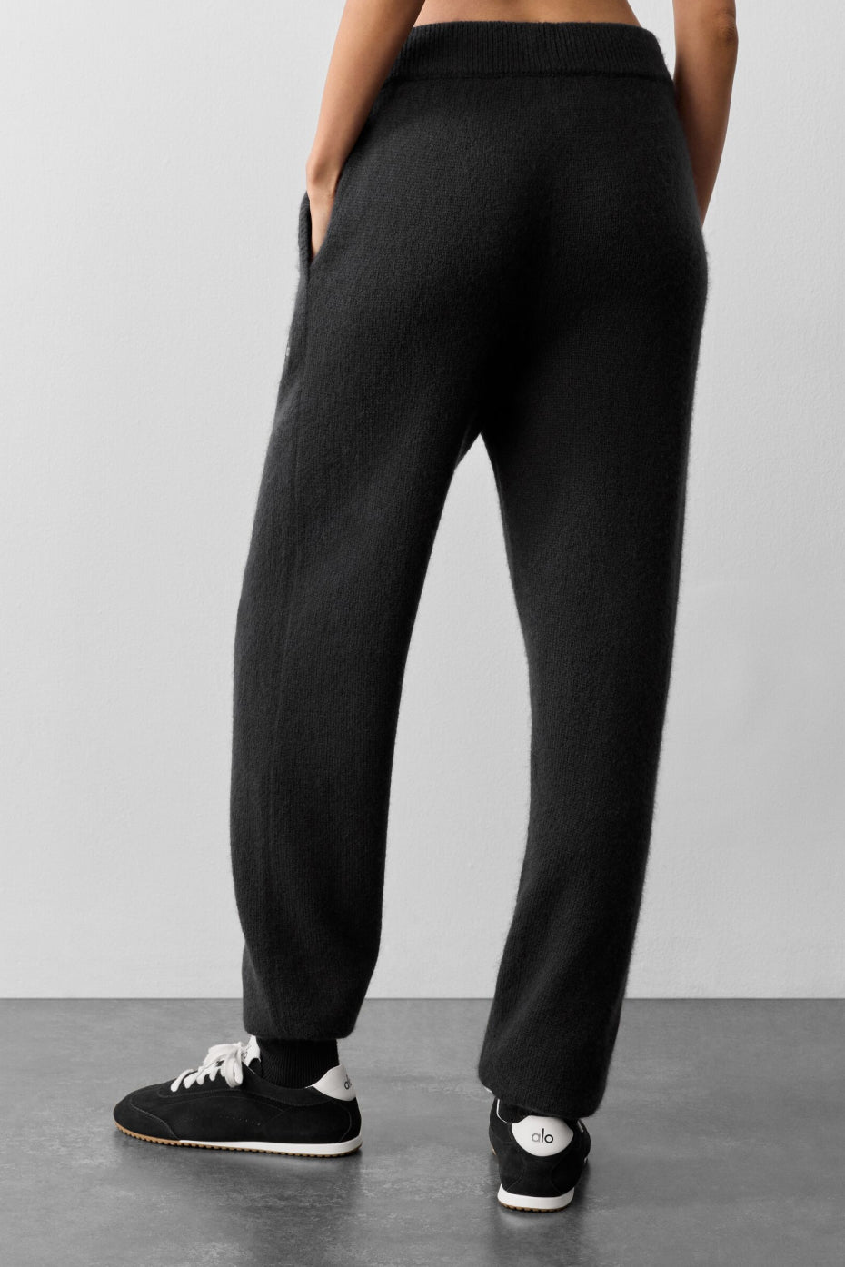 Alo Yoga Wool Cashmere New Class Sweatpant - Black - imagen 4