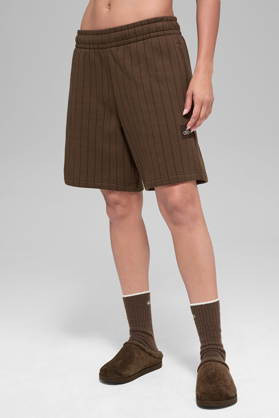 Alo Yoga 7" Pinstripe Short - Espresso Pinstripe - imagen 1