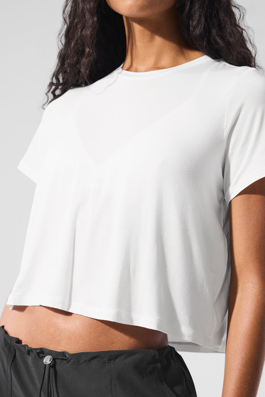 Alo Yoga Cropped All Day Short Sleeve - White - imagen 4