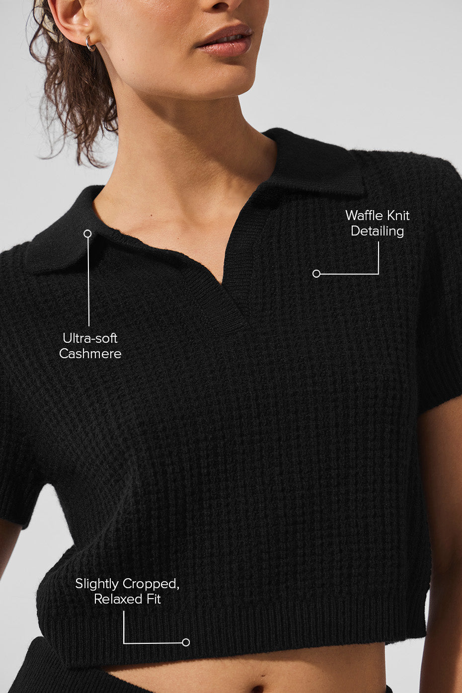 Alo Yoga Cashmere Plush Waffle Polo Tee - Black - imagen 2