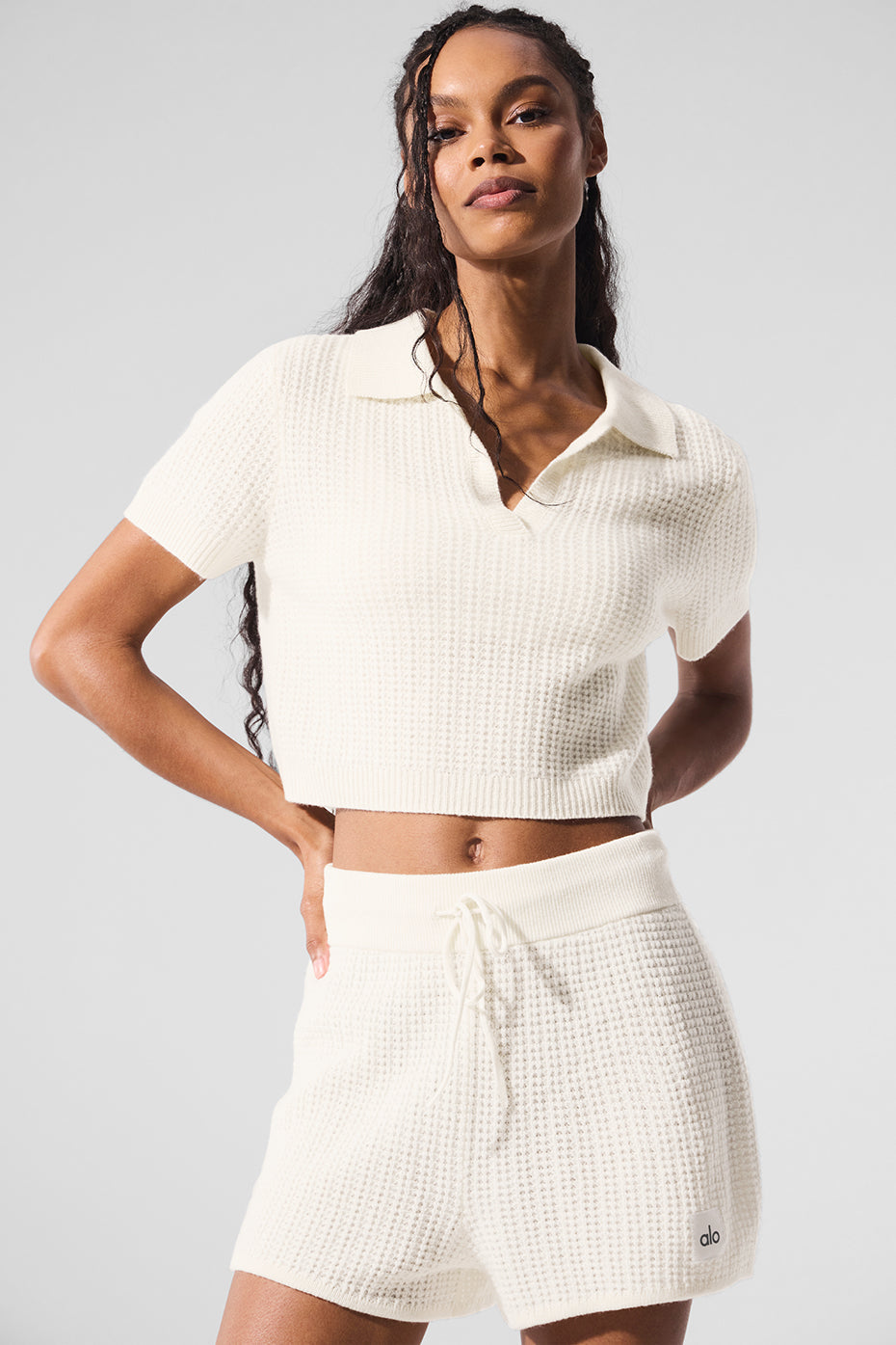 Alo Yoga Cashmere Plush Waffle Polo Tee - Ivory - imagen 1