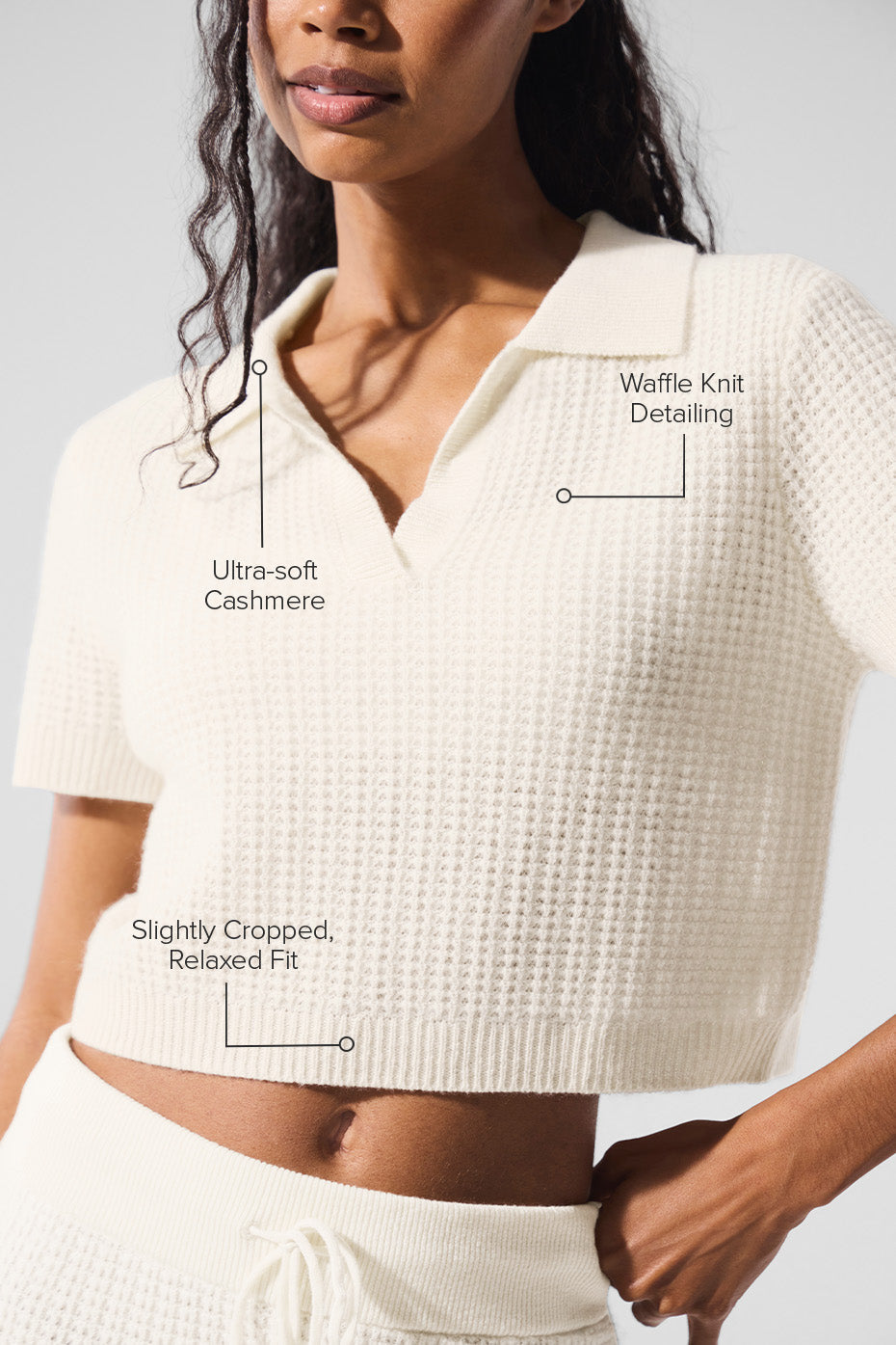 Alo Yoga Cashmere Plush Waffle Polo Tee - Ivory - imagen 2