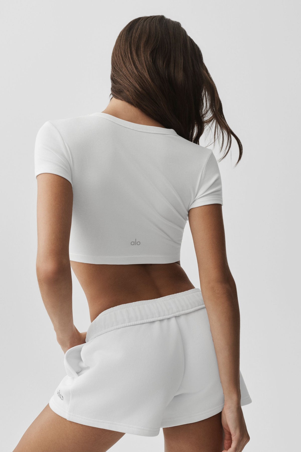 Alo Yoga Cropped Timeless Tee - White - imagen 4