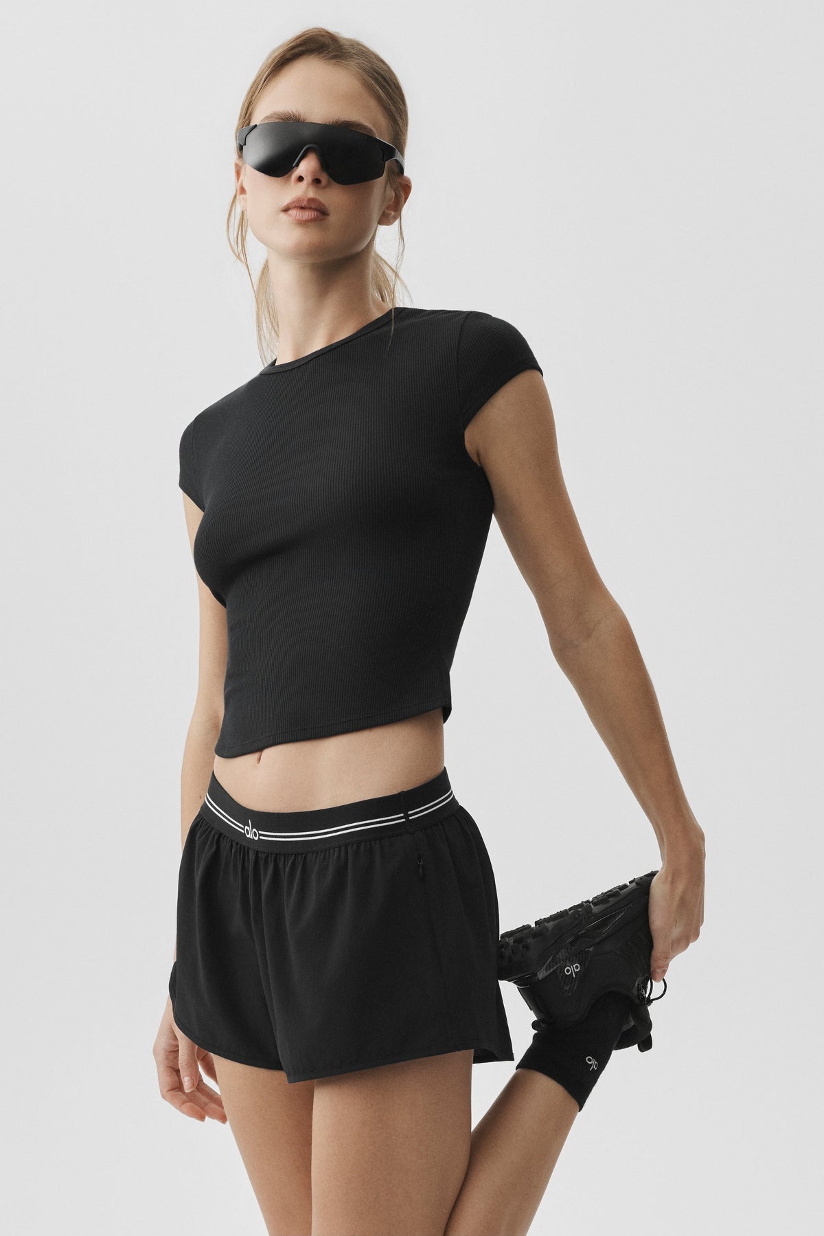 Alo Yoga Ribbed Modal Cap Sleeve Top - Black - imagen 3