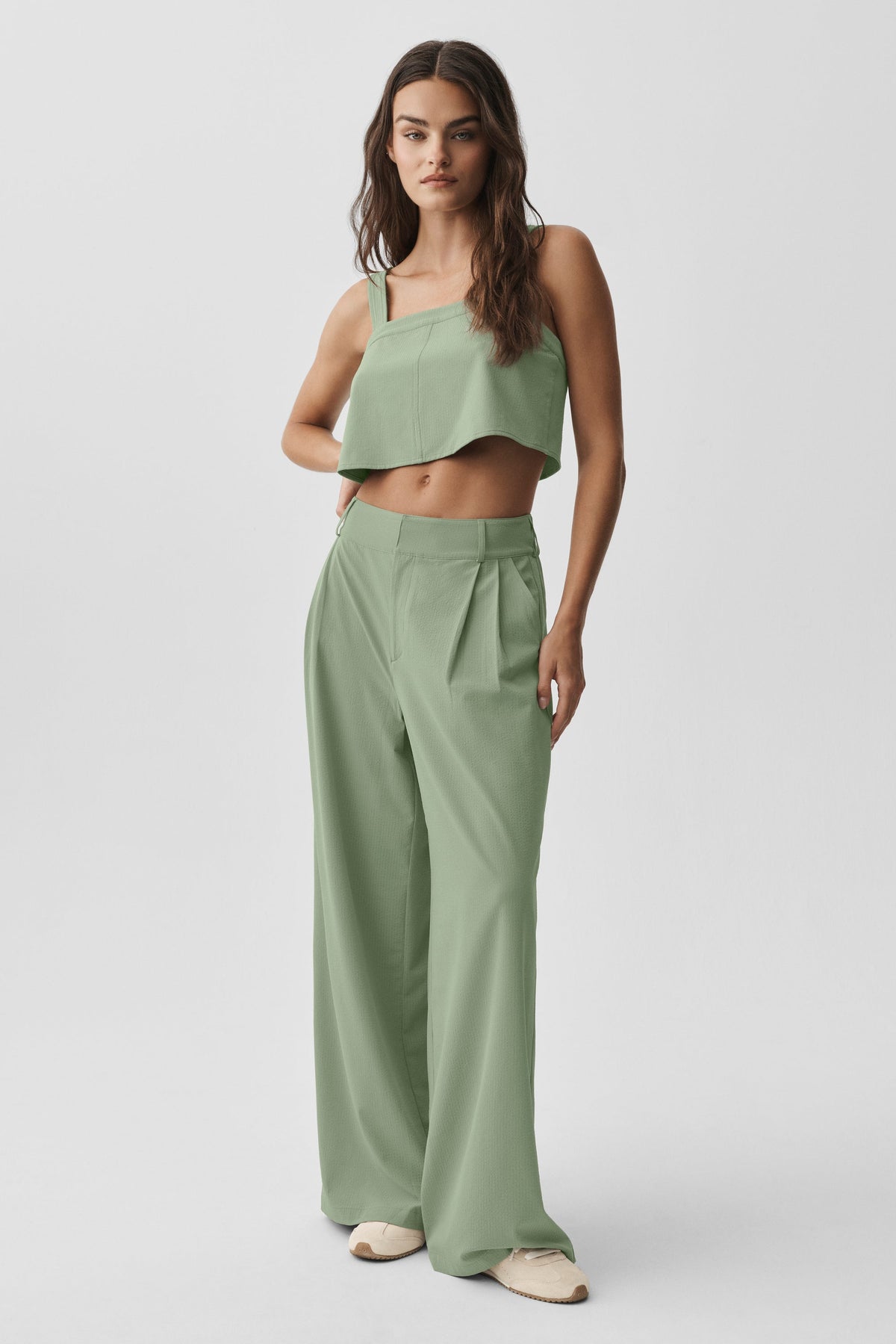 Alo Yoga Cropped Dreamscape Tank - Dune Grass - imagen 6