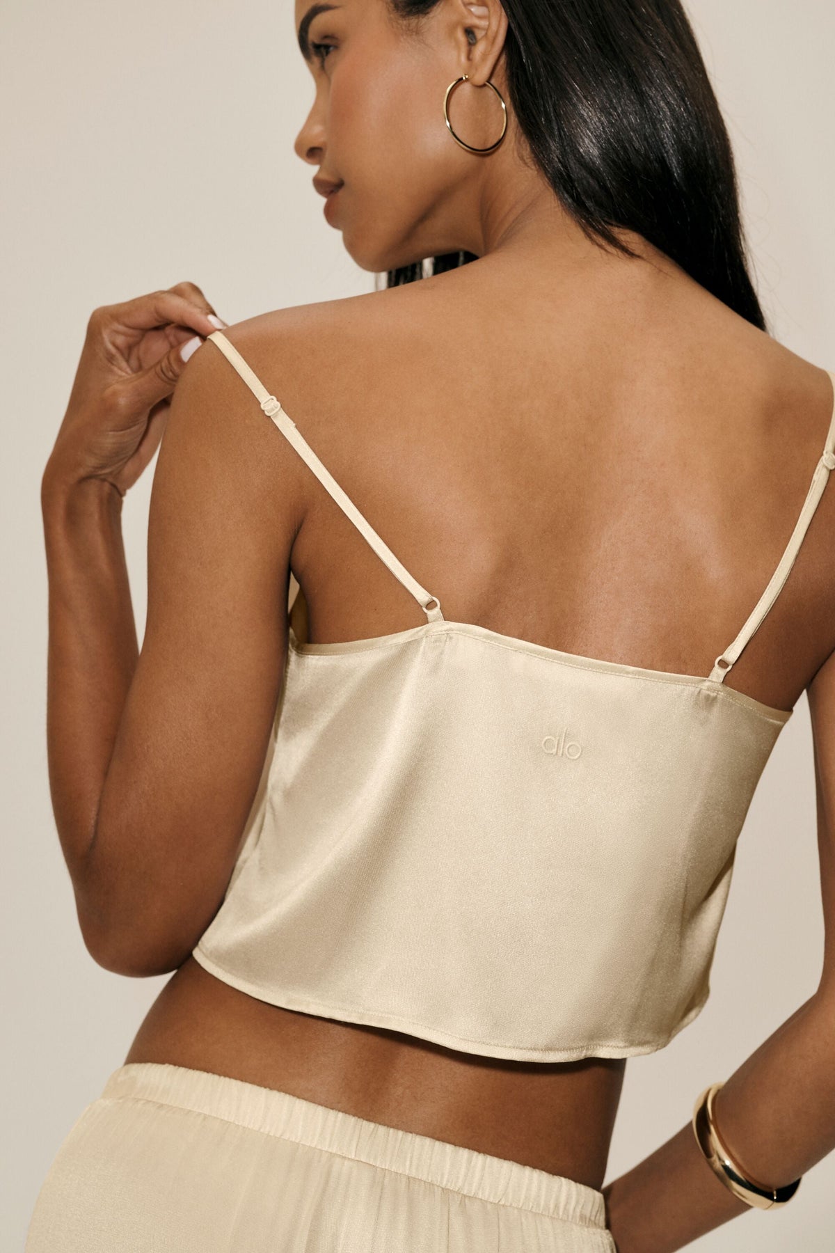 Alo Yoga Silk Blend Radiance Tank - Sandy Beige - imagen 3