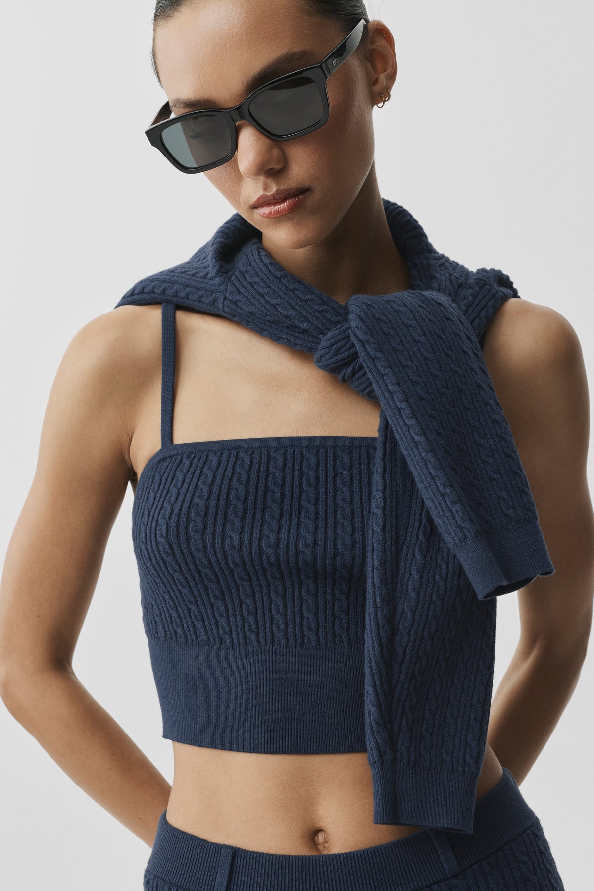 Alo Yoga Mini Cable Sweater Tank - Navy - imagen 4