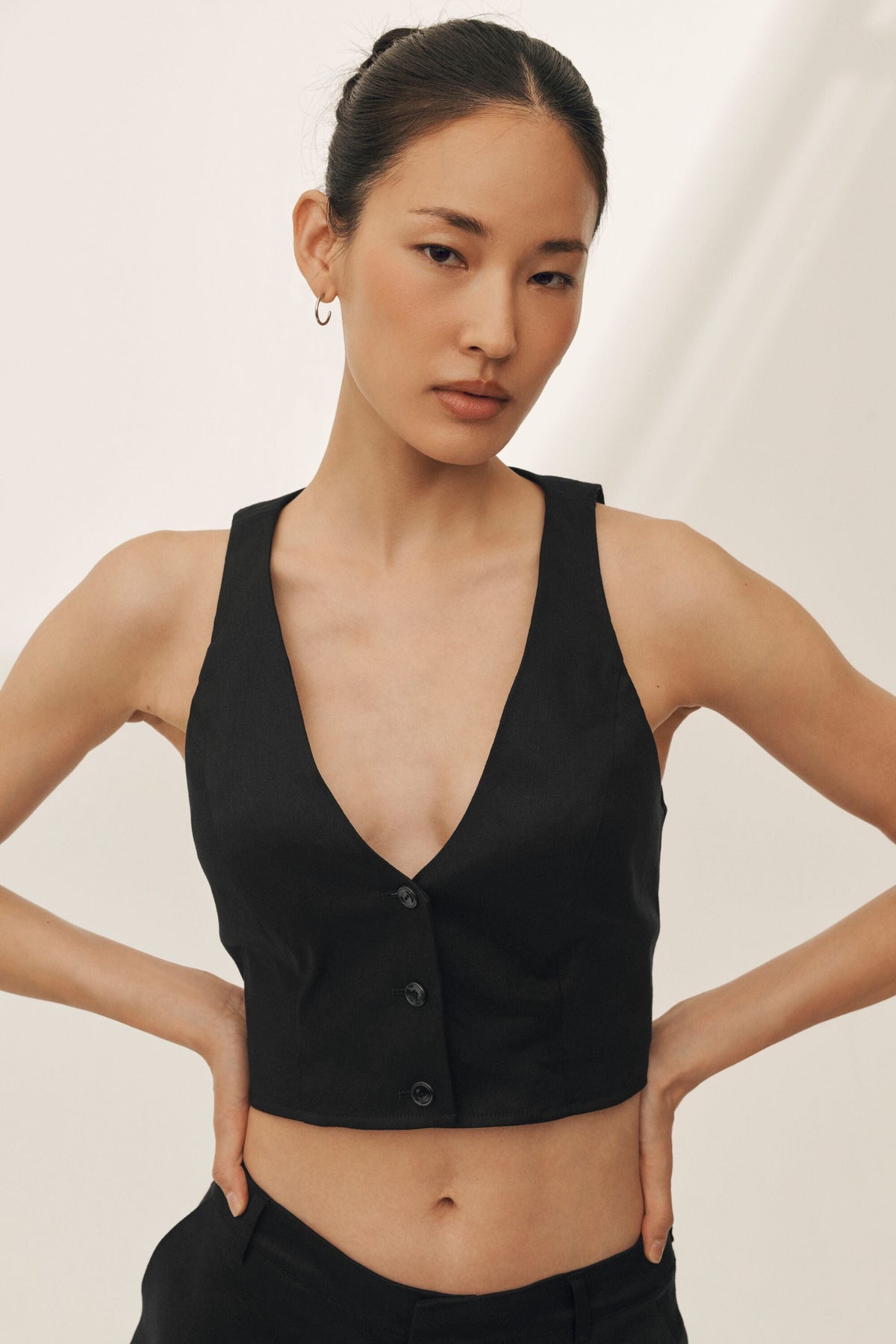 Alo Yoga Linen Blend Riviera Vest - Black - imagen 3