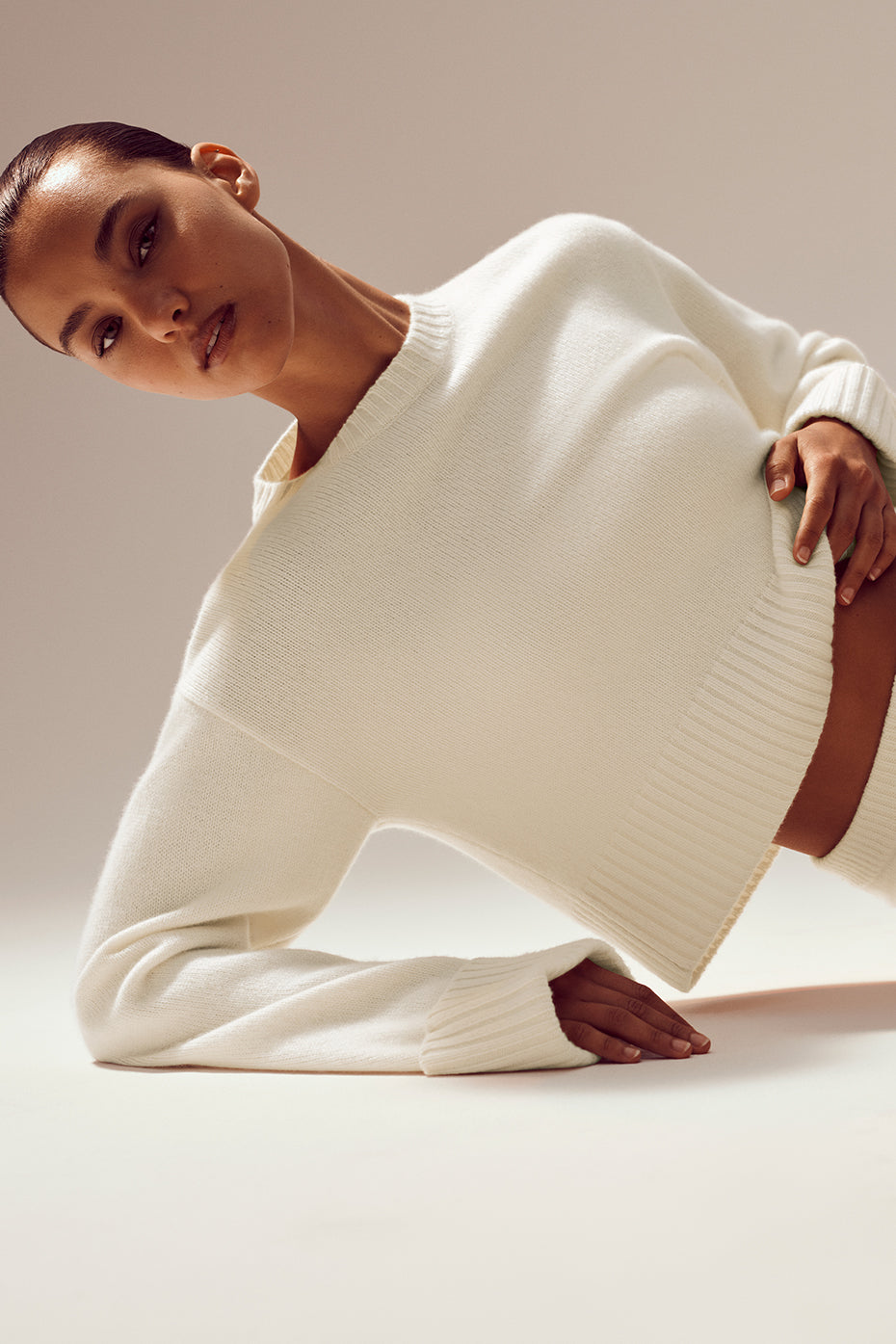 Alo Yoga Cashmere Embrace Pullover - Ivory - imagen 1