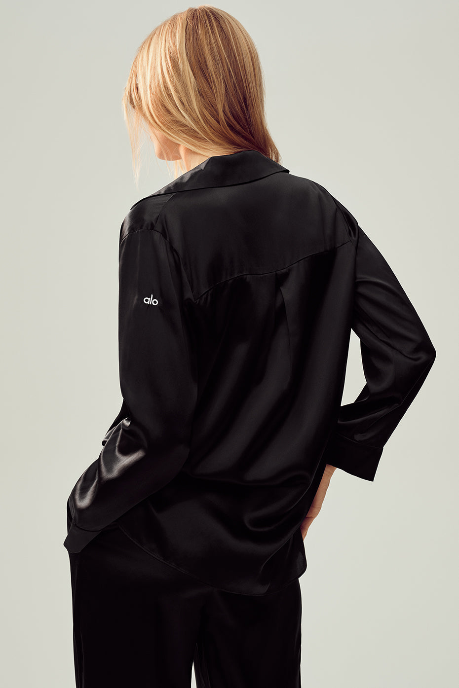 Alo Yoga Silk Luminous Button Up - Black - imagen 2