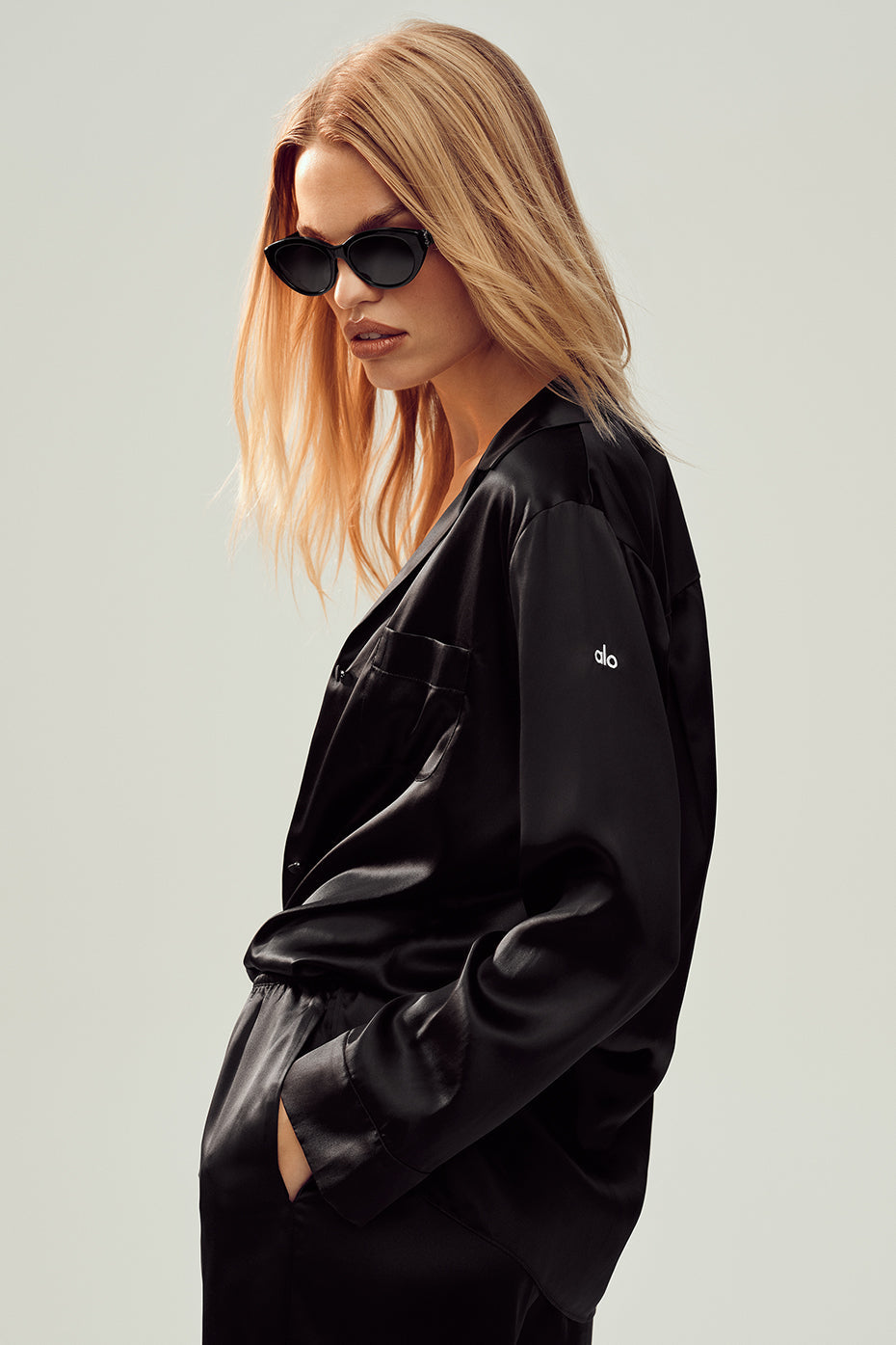 Alo Yoga Silk Luminous Button Up - Black - imagen 3