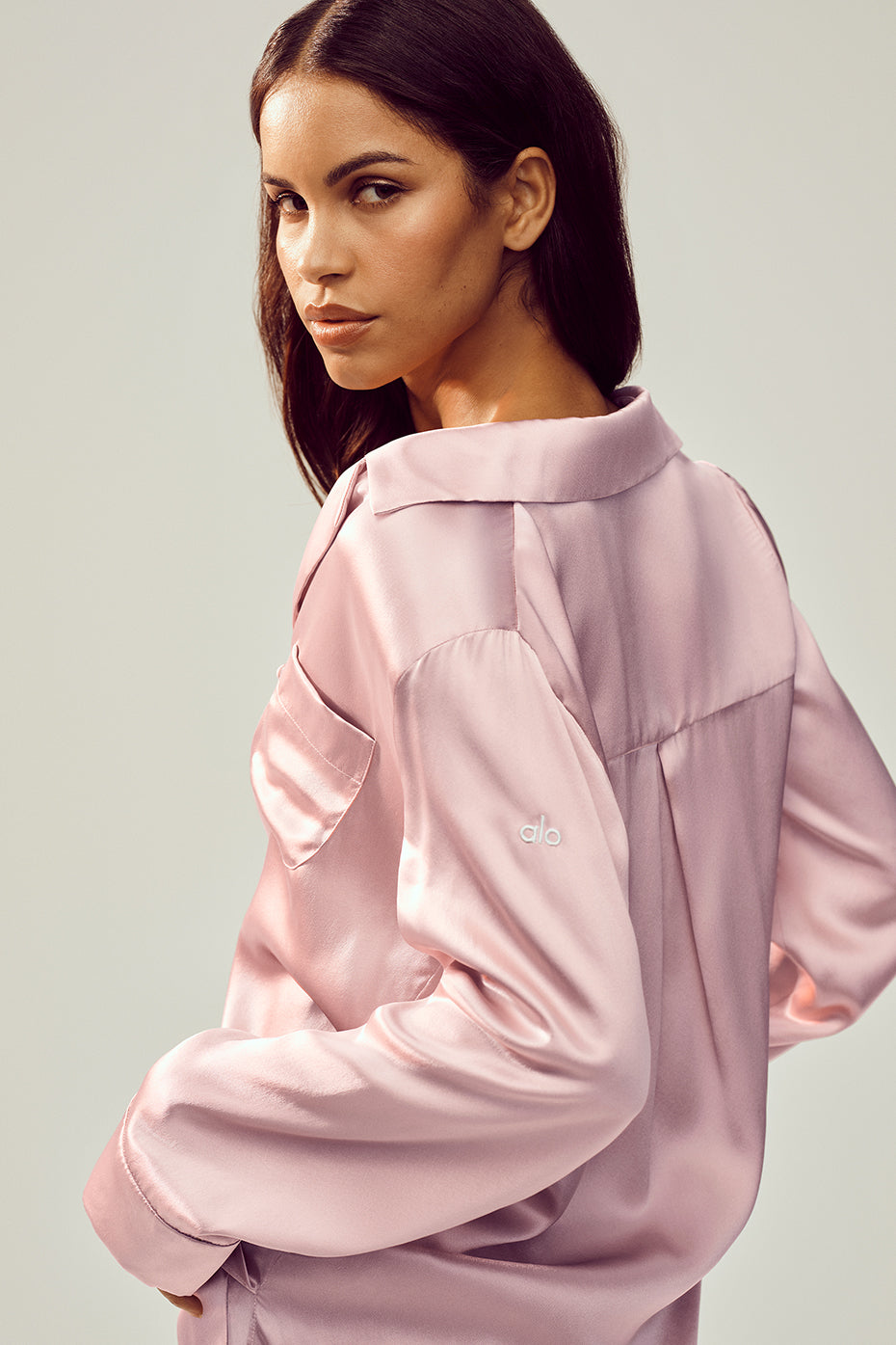 Alo Yoga Silk Luminous Button Up - Pink Champagne - imagen 3